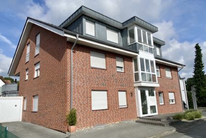 Mehrfamilienhaus mit Garage